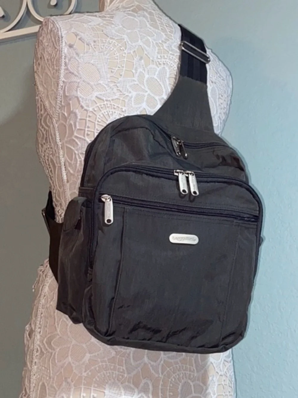 Baggallini sling crossbody travel bag - Picture 1 of 14
